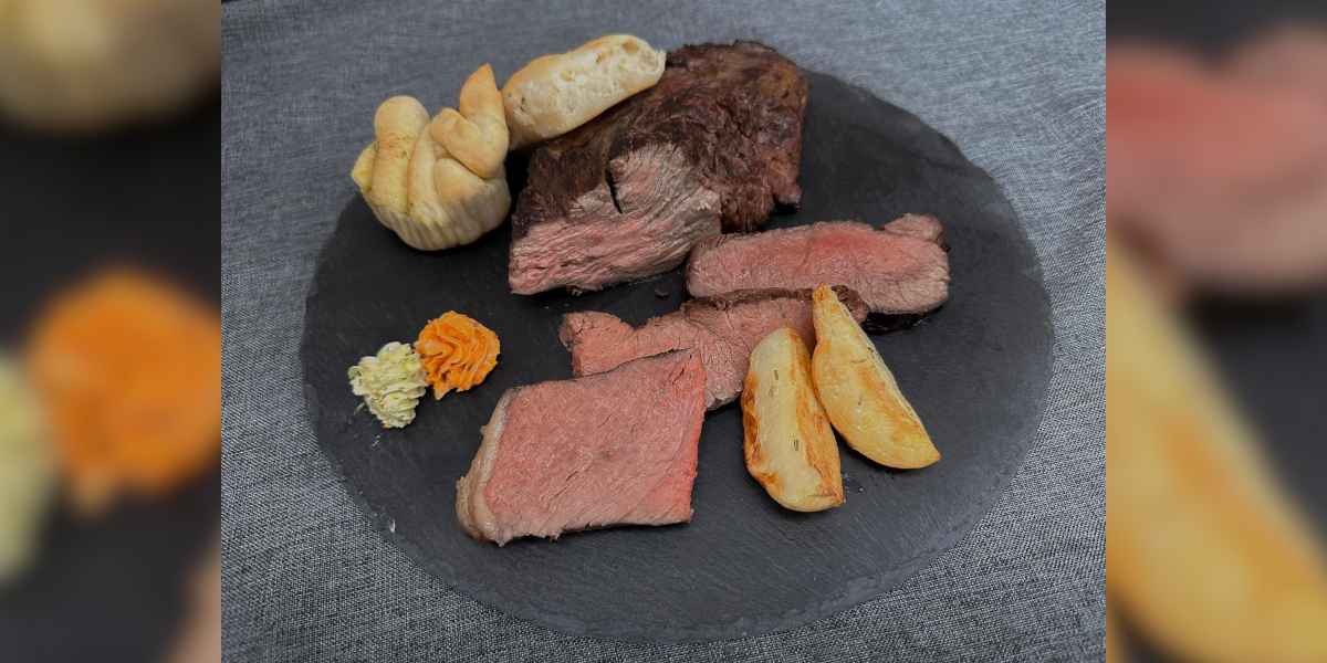Zur Grillsaison gibt es ab sofort wieder verschiedenes an Fleisch und Würstl im Hofladen.